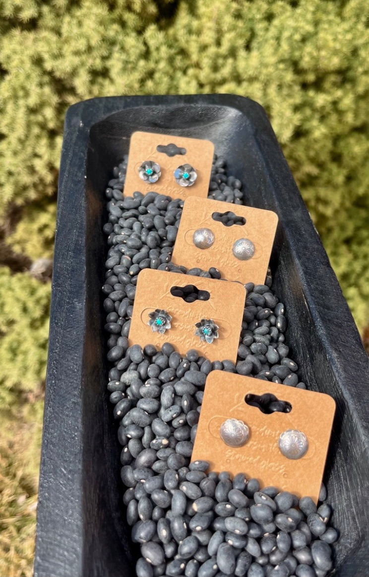 Flower studs